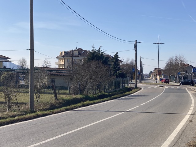 Intervento di costruzione nuovo marciapiede su Via Casale in frazione Castelrosso
